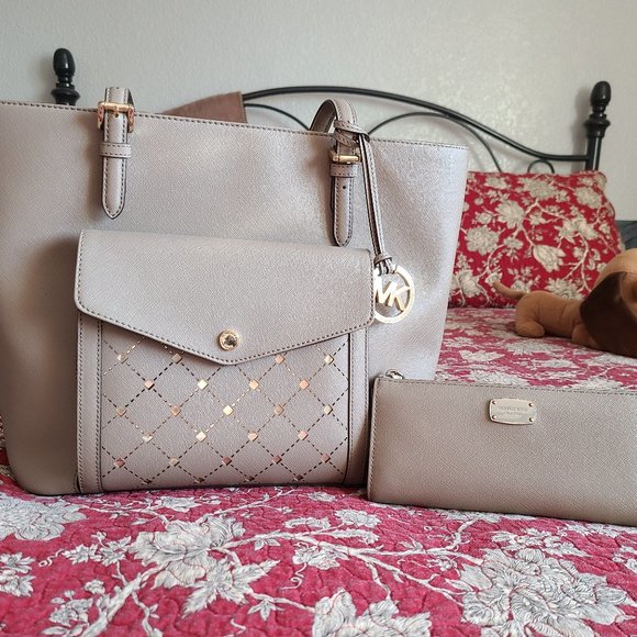 Michael Kors purse and matching wallet - Picture 1 of 7